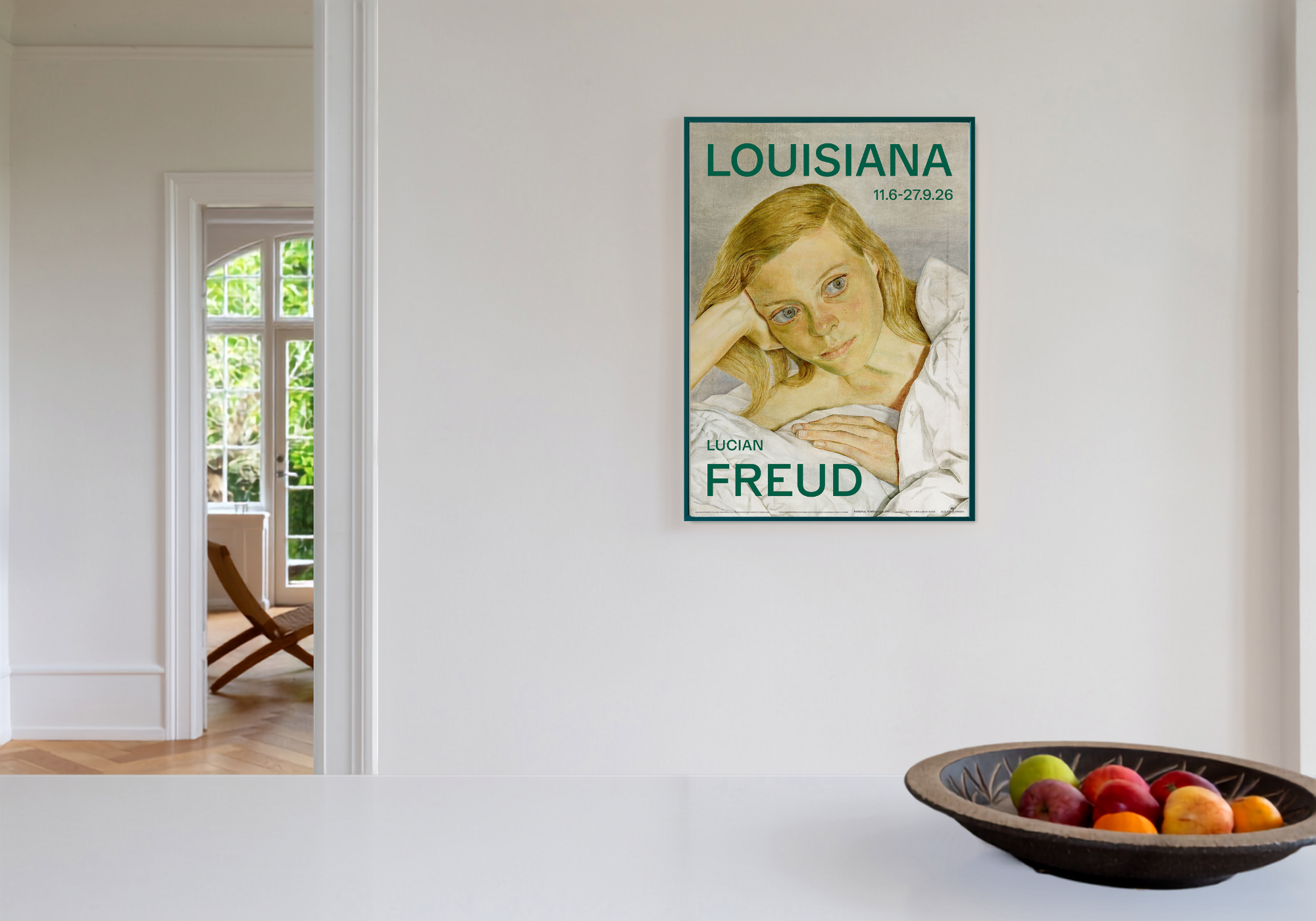 A1 ramme i egetræ i grøn hængende i et hjem med en Louisiana plakat