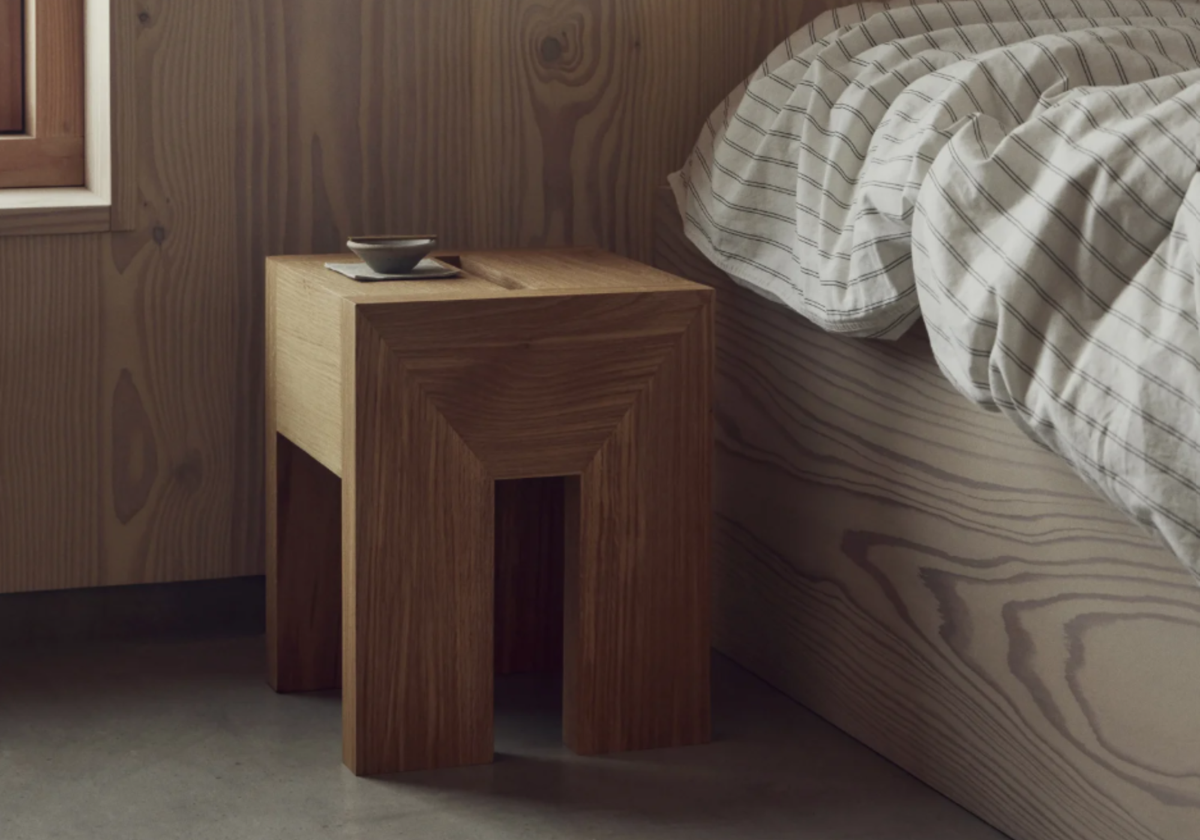 Form & Refine Monolith sidebord i eg
