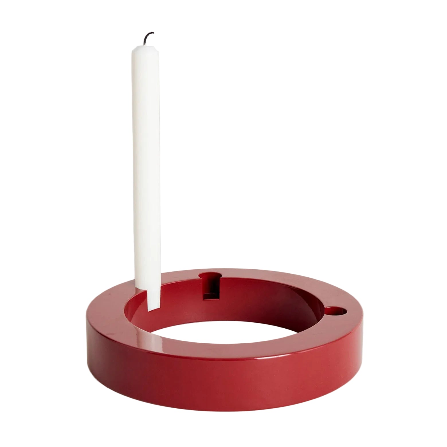 Lysestage i farven wine red med integrerede lyseholder. Our Society.