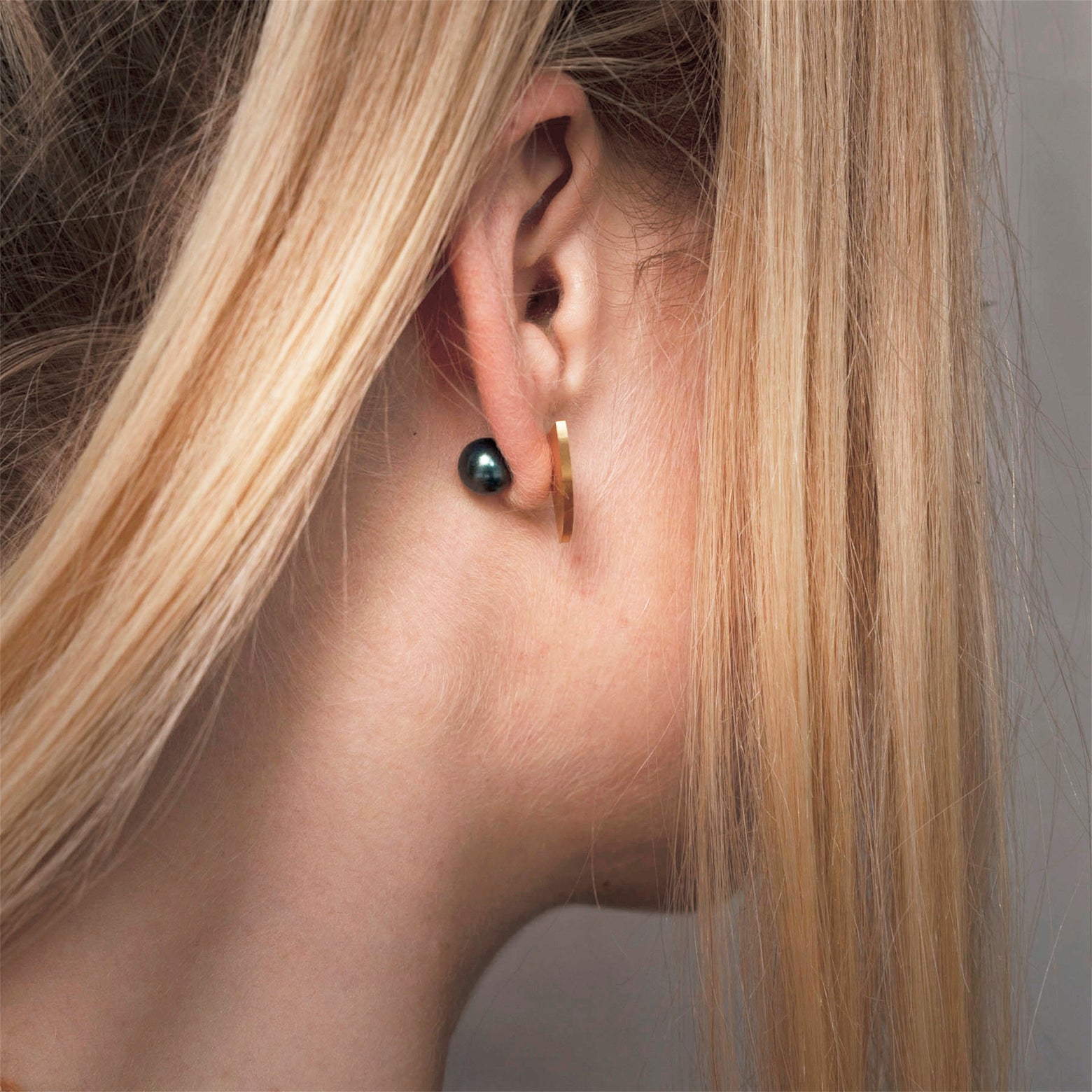 Quarter circle earring with pearl