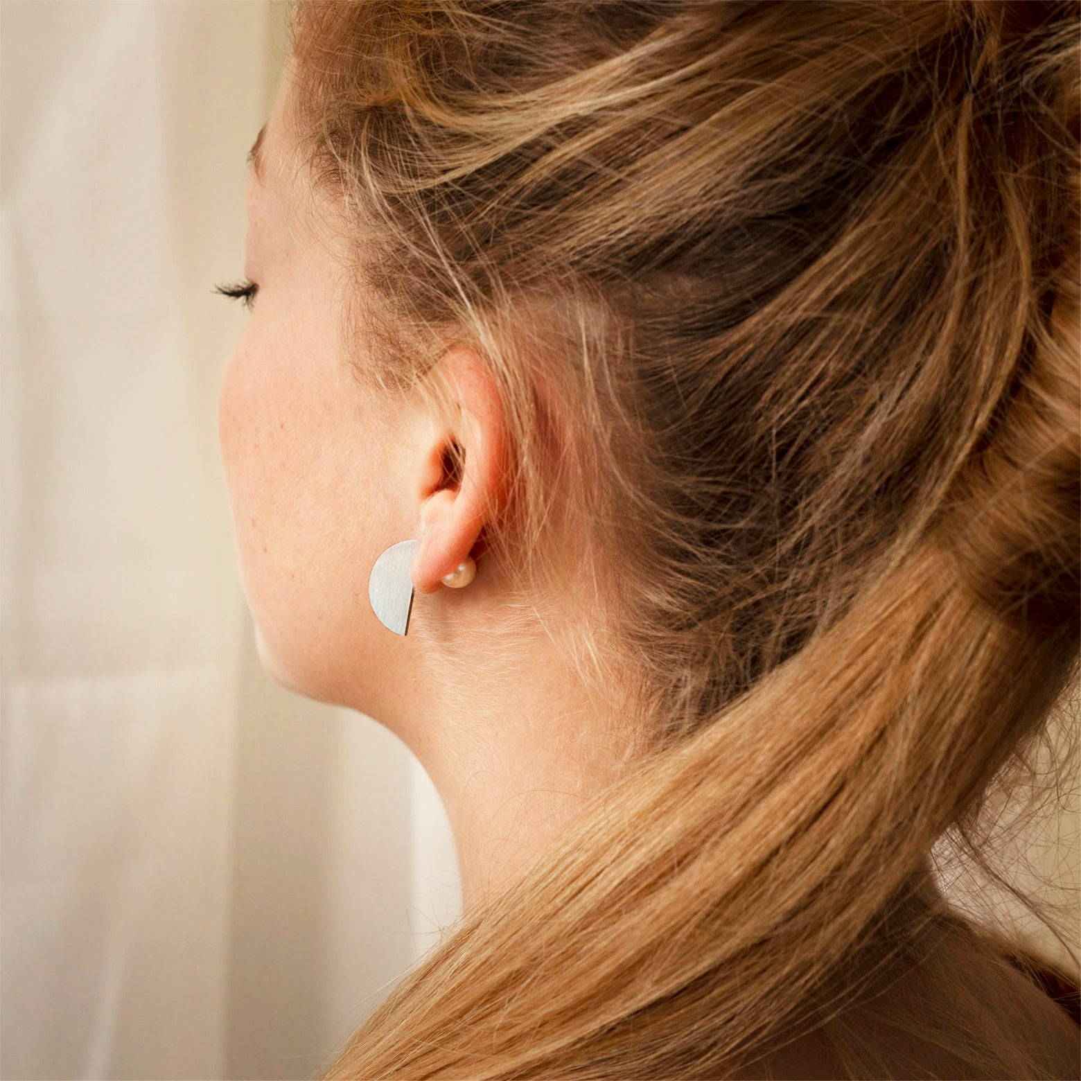 Half circle earring steel with pearl