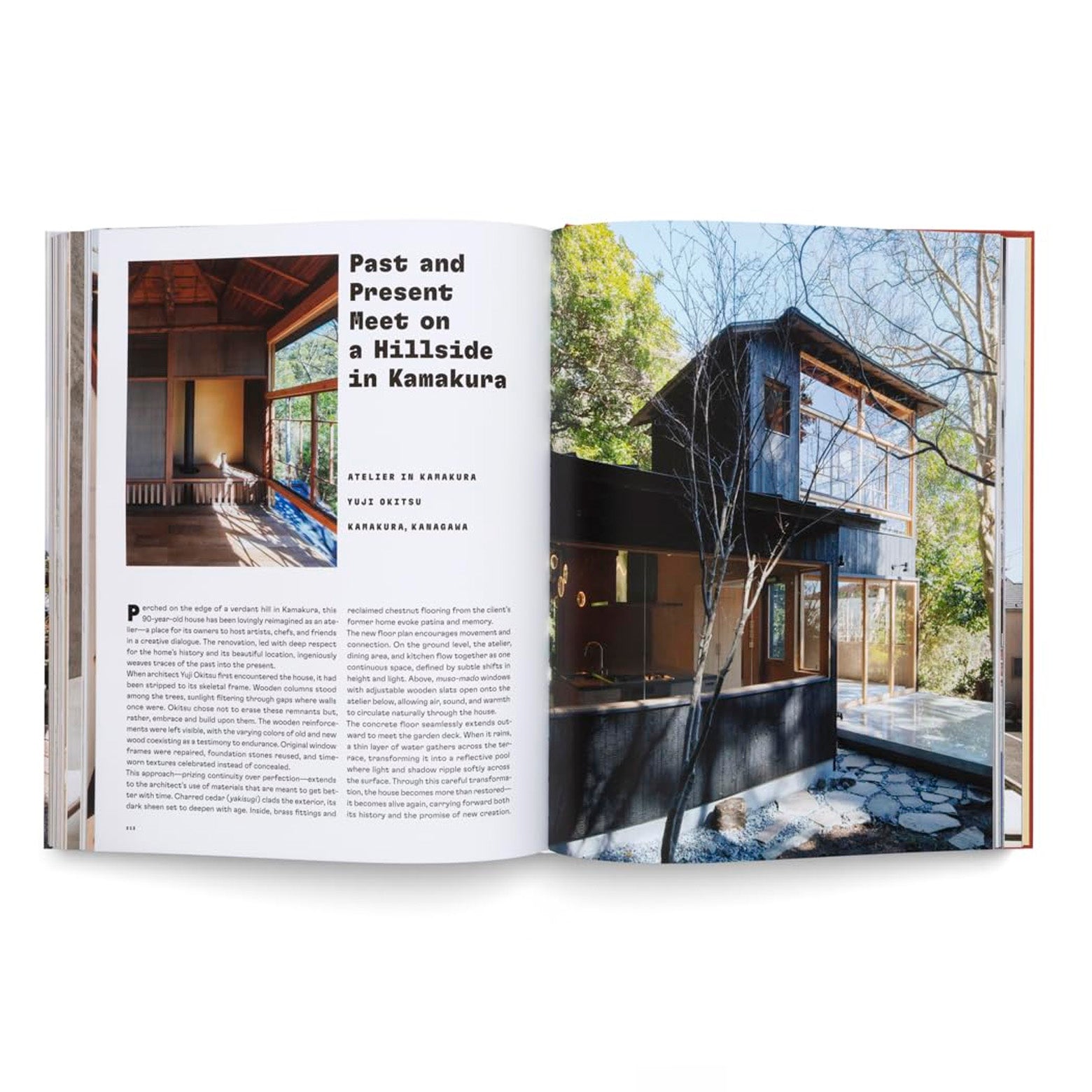 Opslået bog med billeder af A House in Japan - Arkitekturbog om det japanske enfamiliehus. Udgivet af Gestalten.