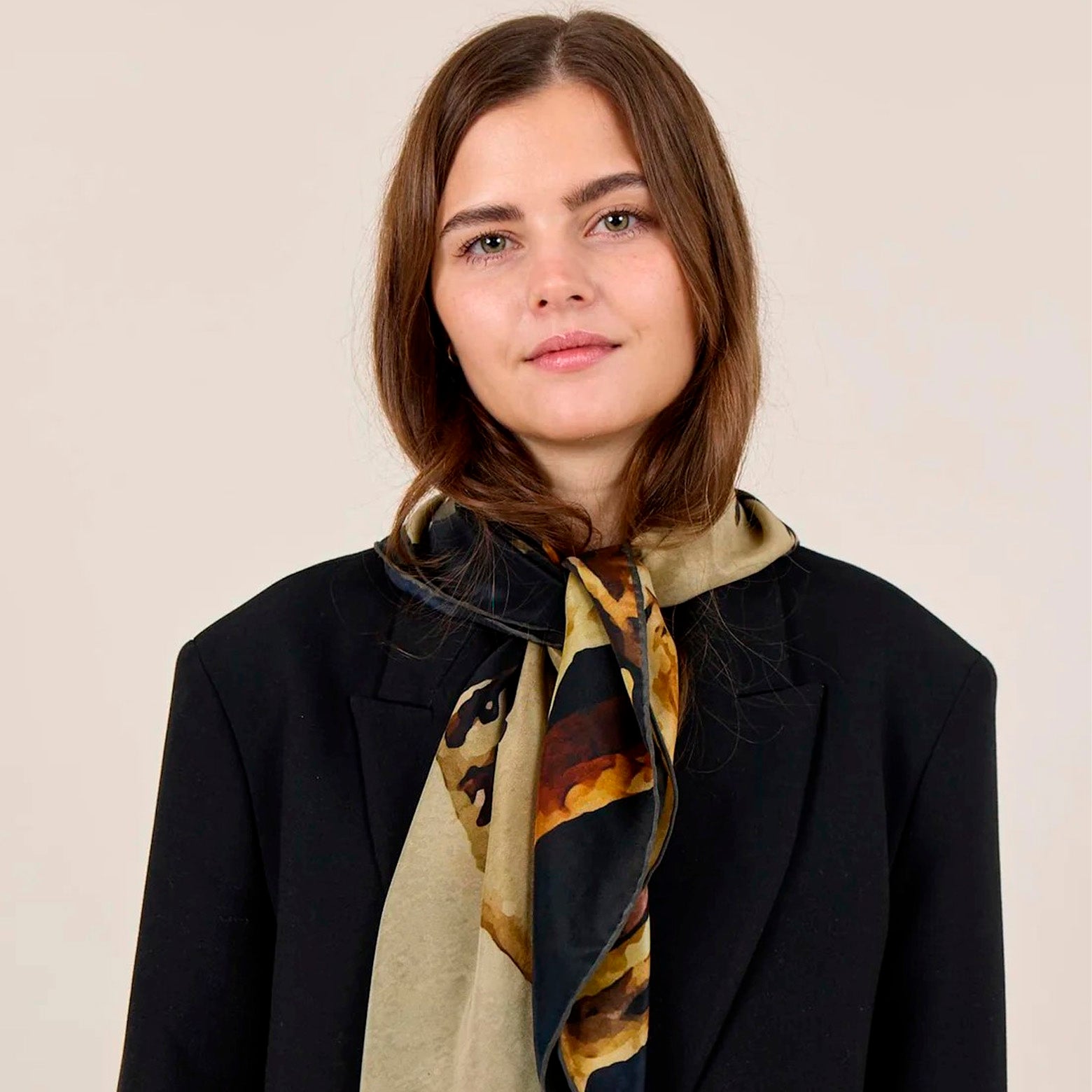 Scarf – Brackets