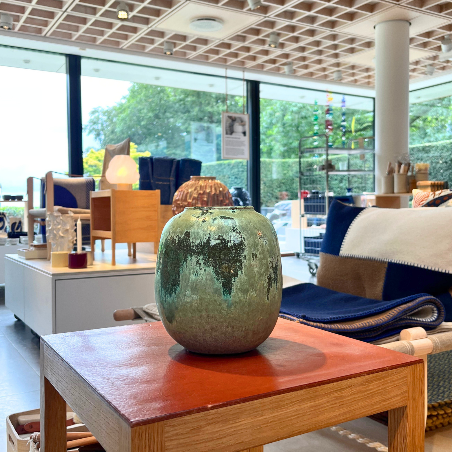 Vase, Buket, fra den danske keramiker Birgitte Munck i Louisiana Museum of Modern Arts butik