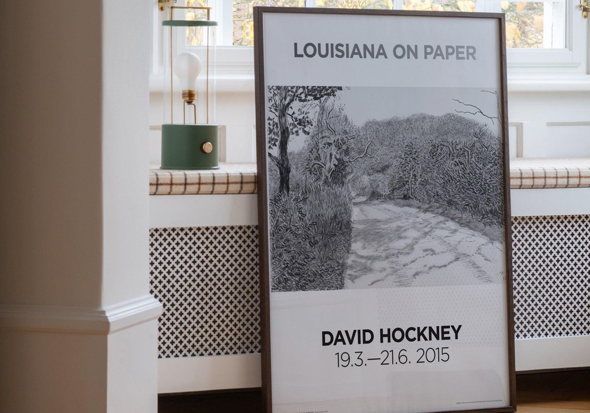 David Hockney On Paper Louisiana Plakat i ramme stylet i stue. Louisiana Museum of Modern Art
