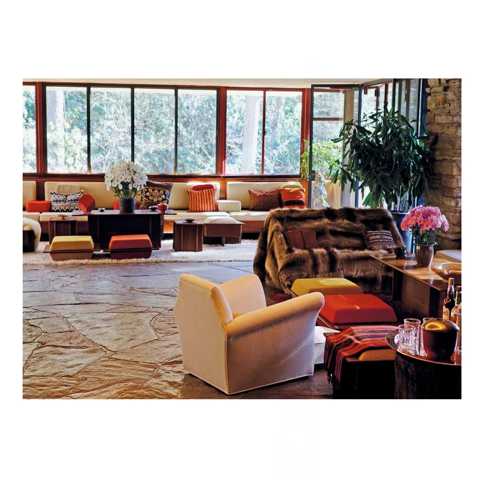 Opslået side i bogen Design Mid-Century Modern -  en inspirerende guide til den populære designbevægelse fra ca. 1940’erne til 1980’erne. Udgivet af Hardie Grant Books.