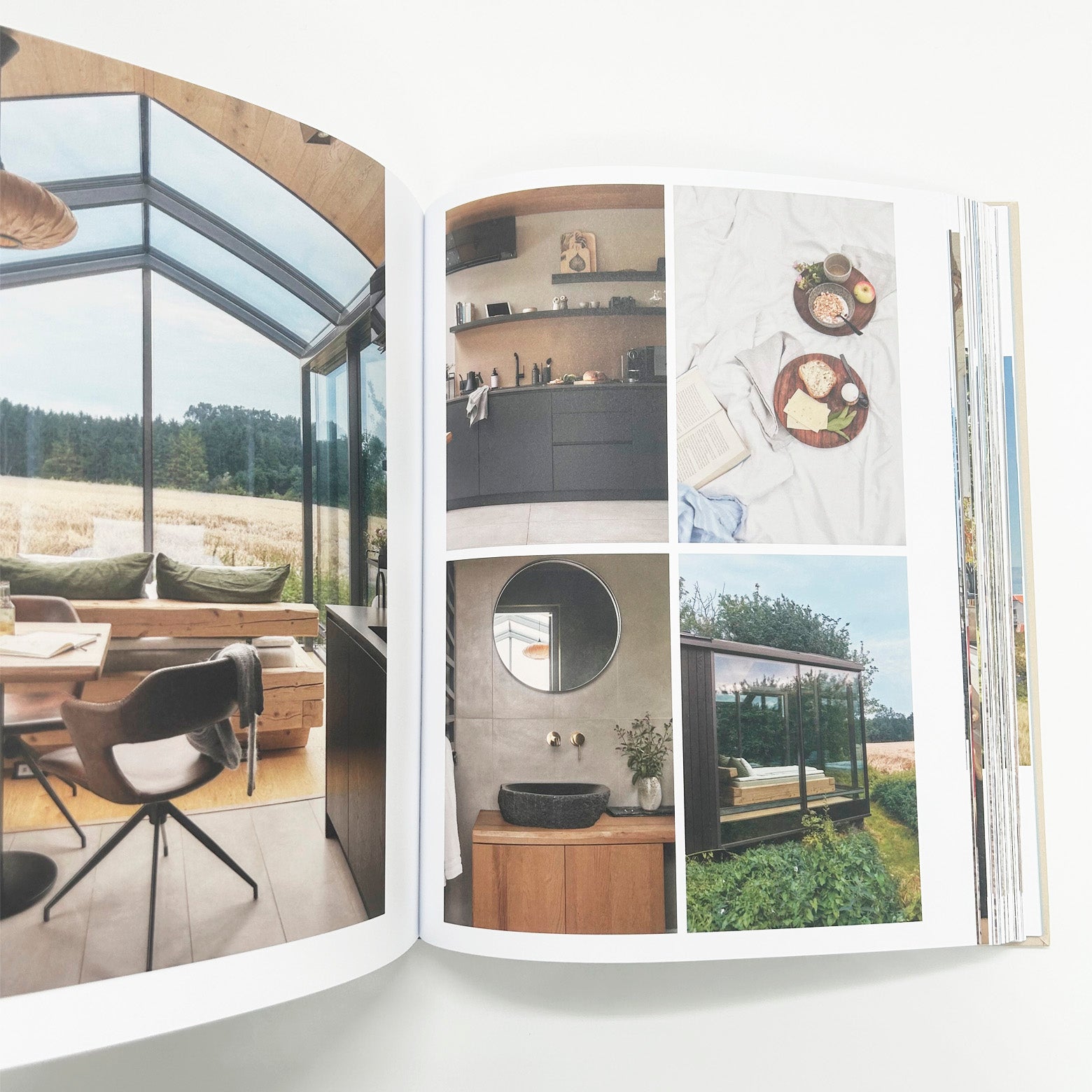 Opslået side i bogen Getaways to slow living - en inspirerende guide til unikke opholdssteder i Danmar. Udgivet af Wolfgang og Wichmann.