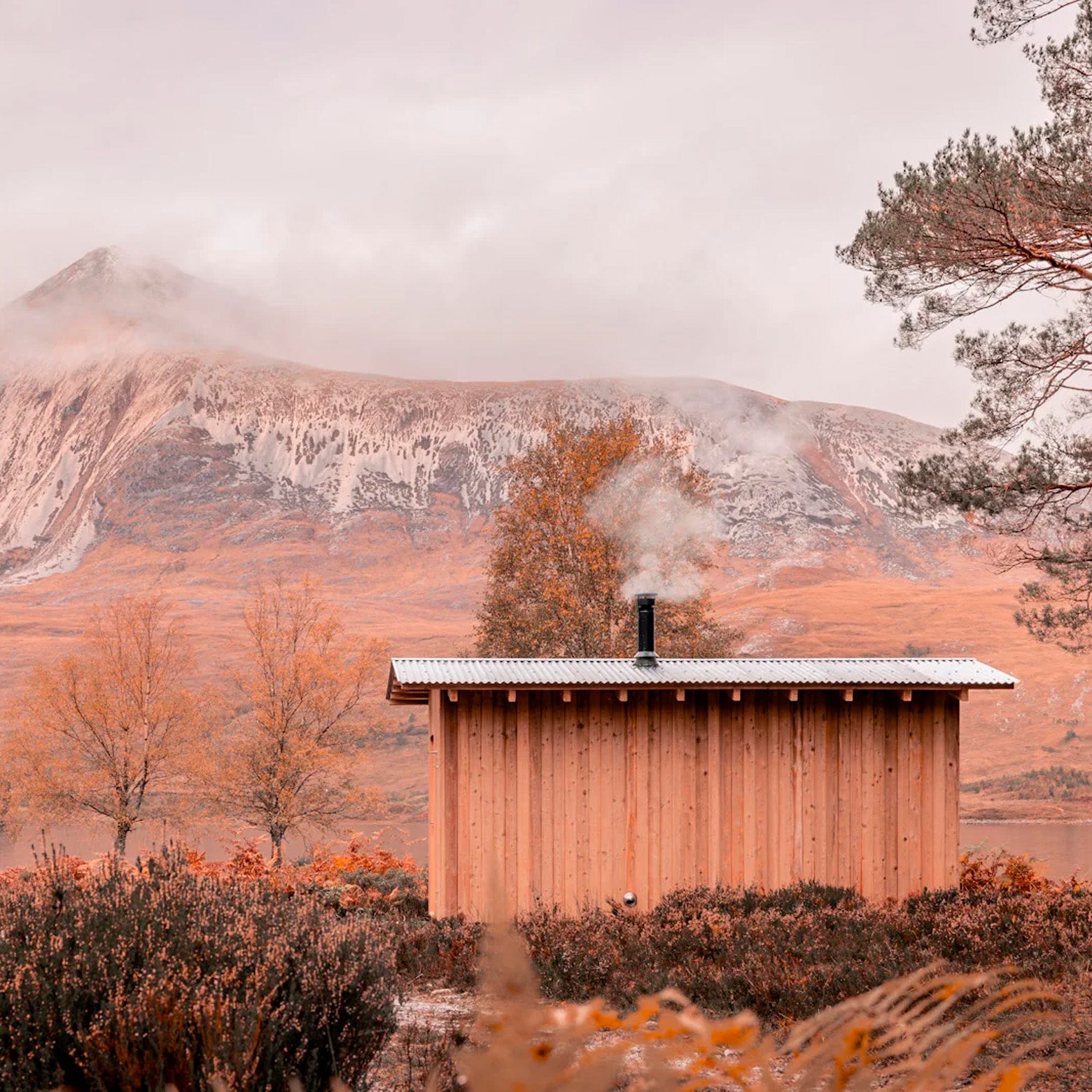 Forside af Ridiculously Good-Looking Saunas - design- og fotobog om nogle af verdens mest markante, nutidige saunaer. Udgivet af Die Gestalten Verlag.