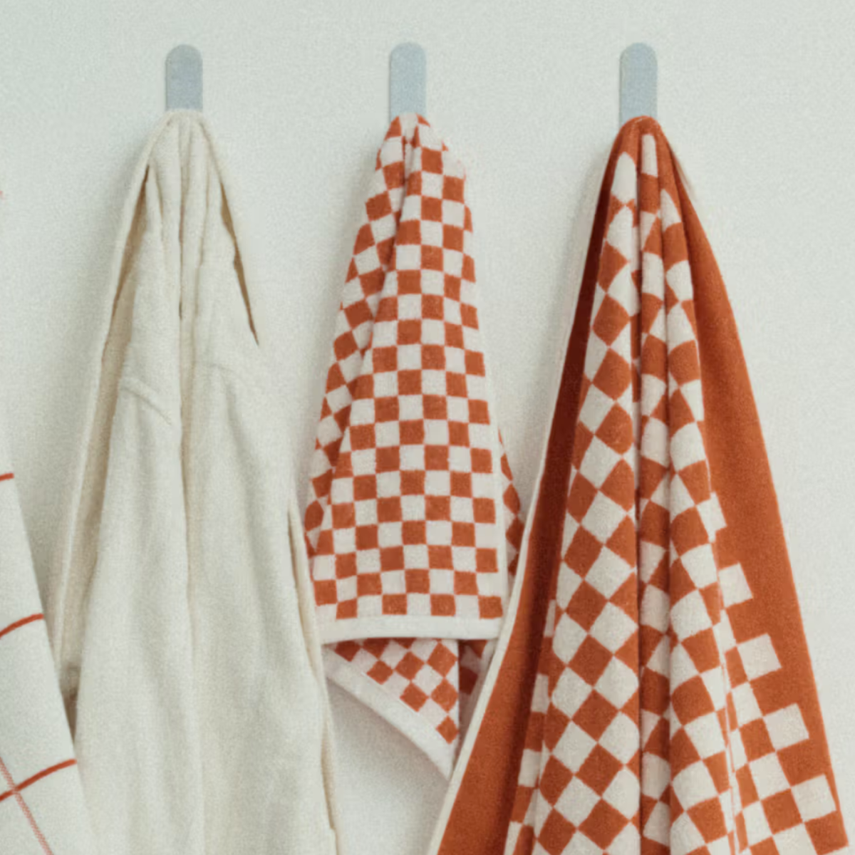Josephine Hand Towel Paloma Sun and Ecru med San Luis modellen