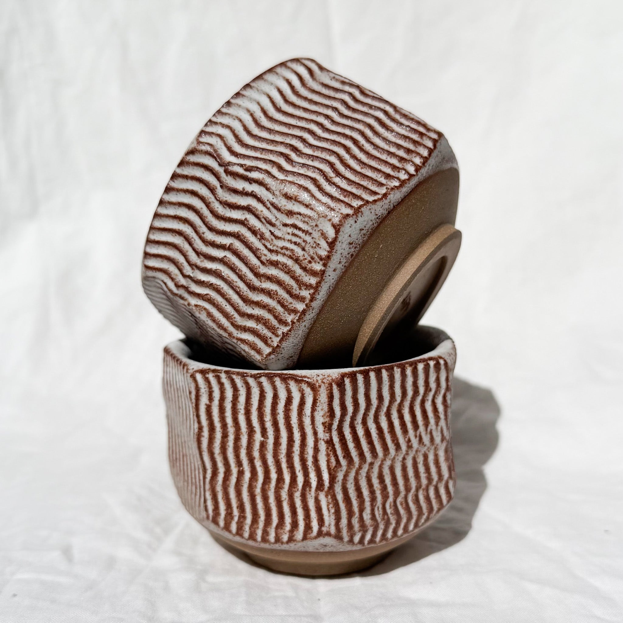 Håndlavet keramikkrus i mat hvid glasur. Kejte. Louisiana Museum of Modern Art. 