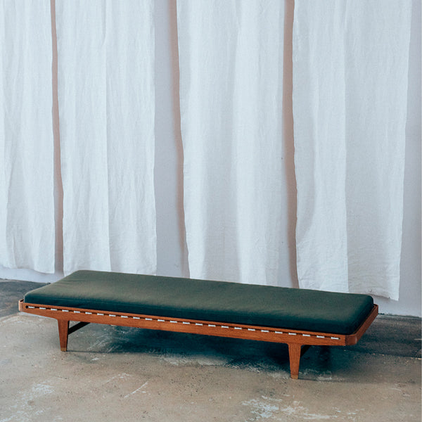 Day Bed – Medium Smoked Oak