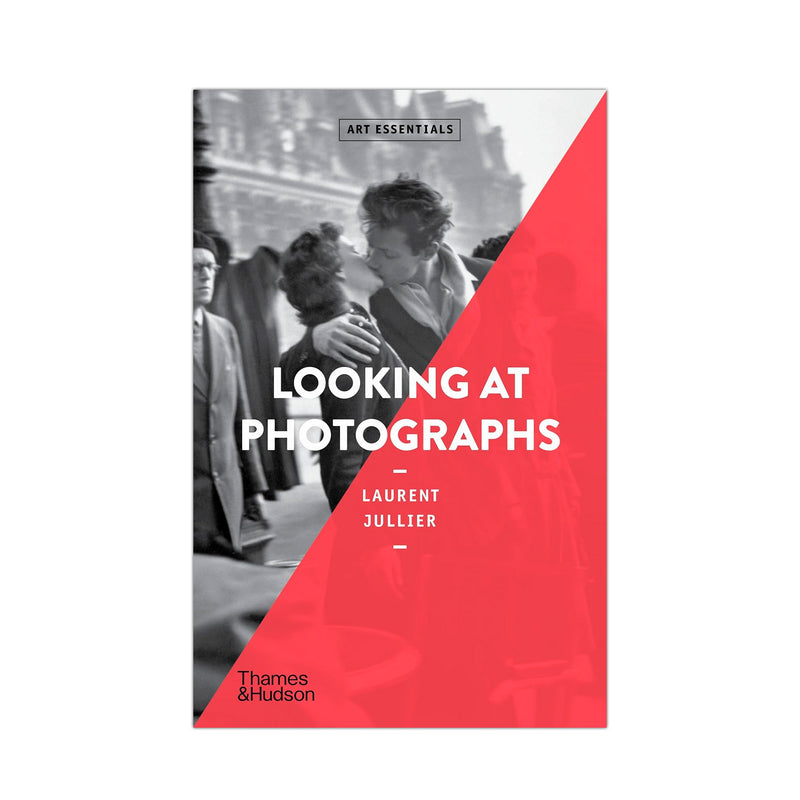 Looking at Photographs - Laurent Jullier