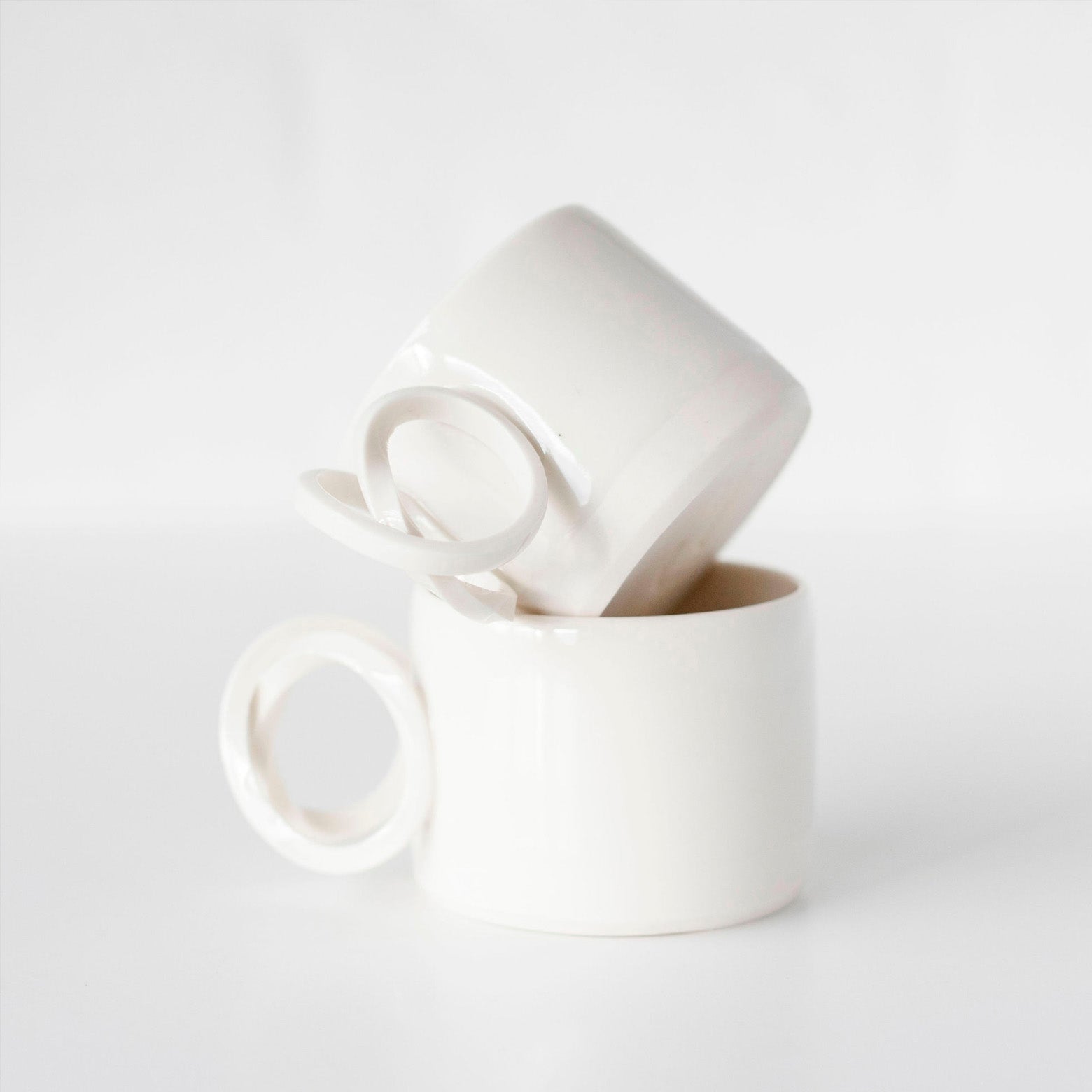 Porcelain scroll cups