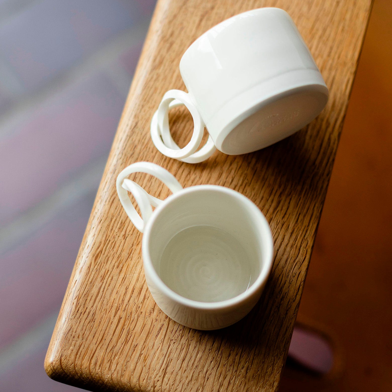 Porcelain scroll cups