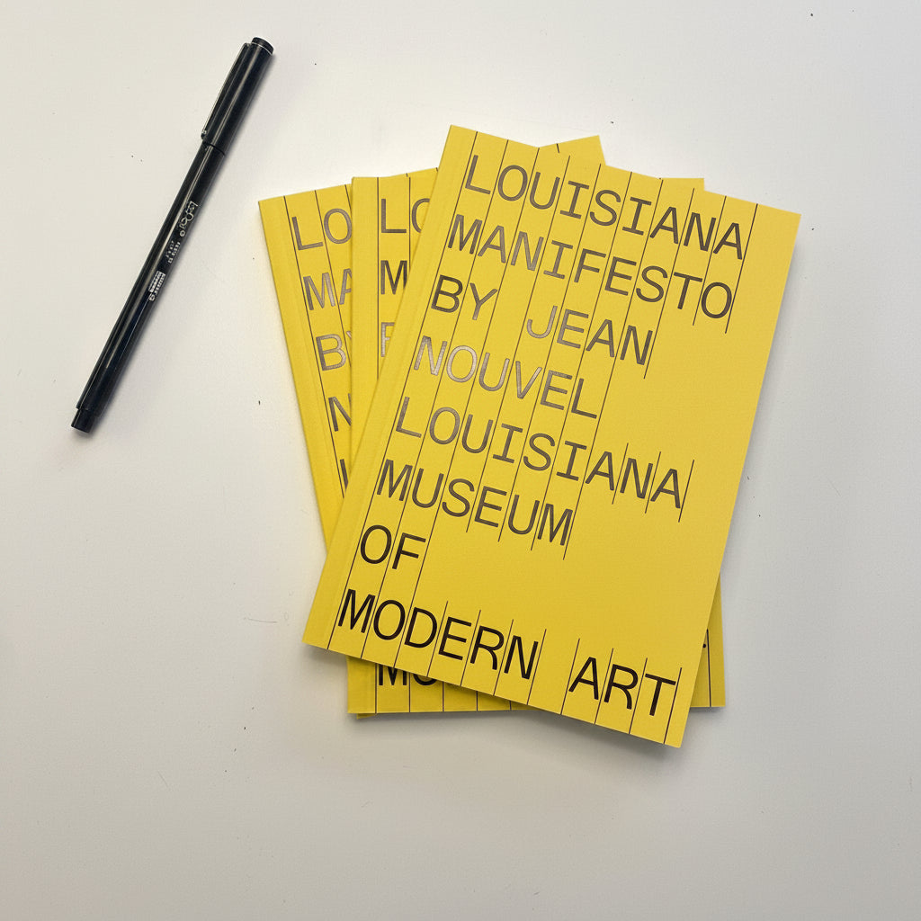 Forside af Louisiana Manifesto By Jean Nouvel - en beskrivelse af Louisiana og en anerkendelse af Knud W. Jensen og museets arkitekter. Engelsk udgave. Udgivet af Louisiana Museum of Modern Art. 