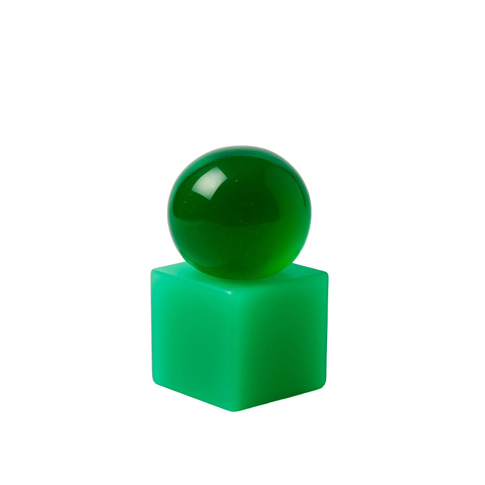 Sæbe på grøn skål af resin fra Matias Moellenbach. OBA-sæbekollektion. Louisiana Museum of Modern Art.