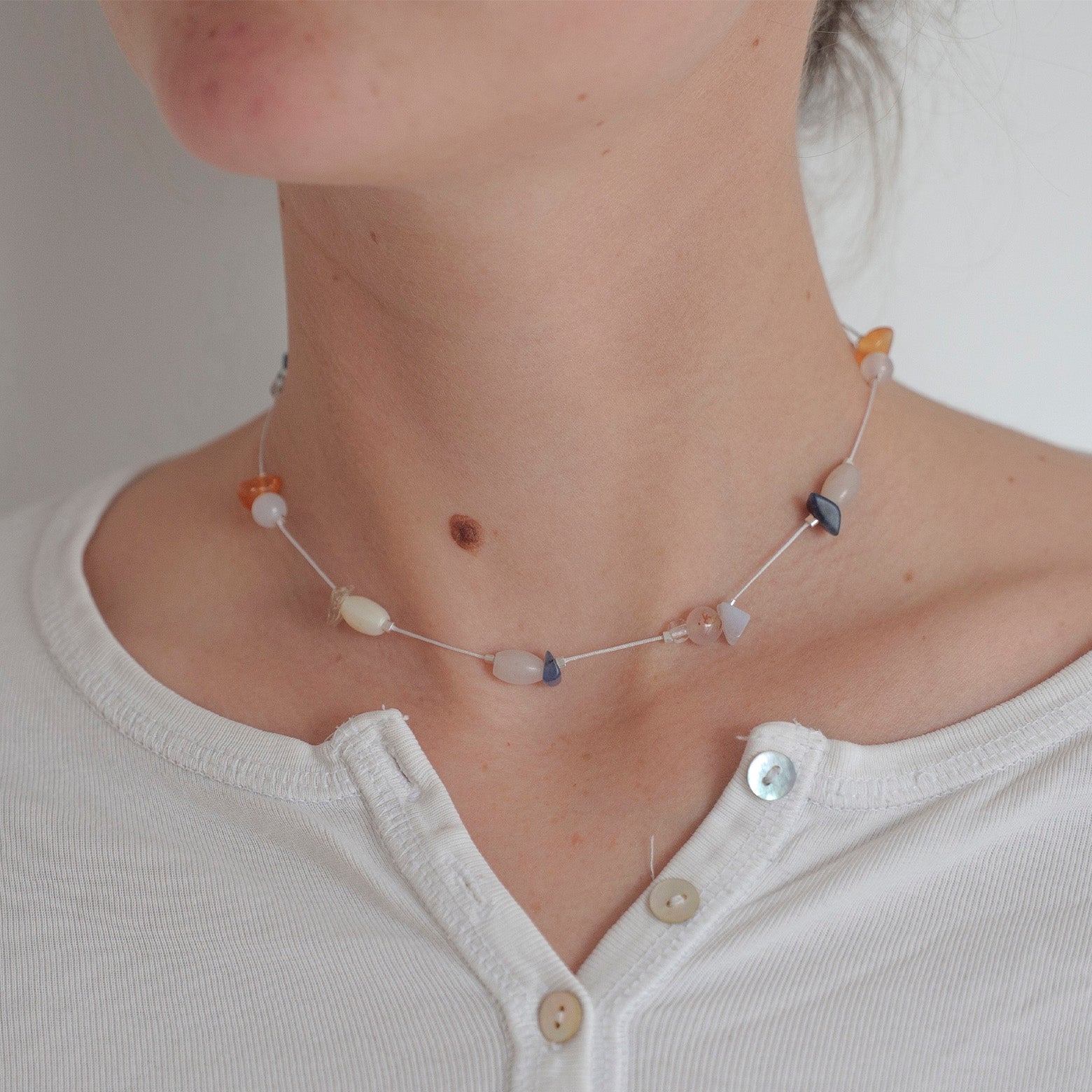 Halskæde med vintage perler fra Octo8. Justerbar længde. 