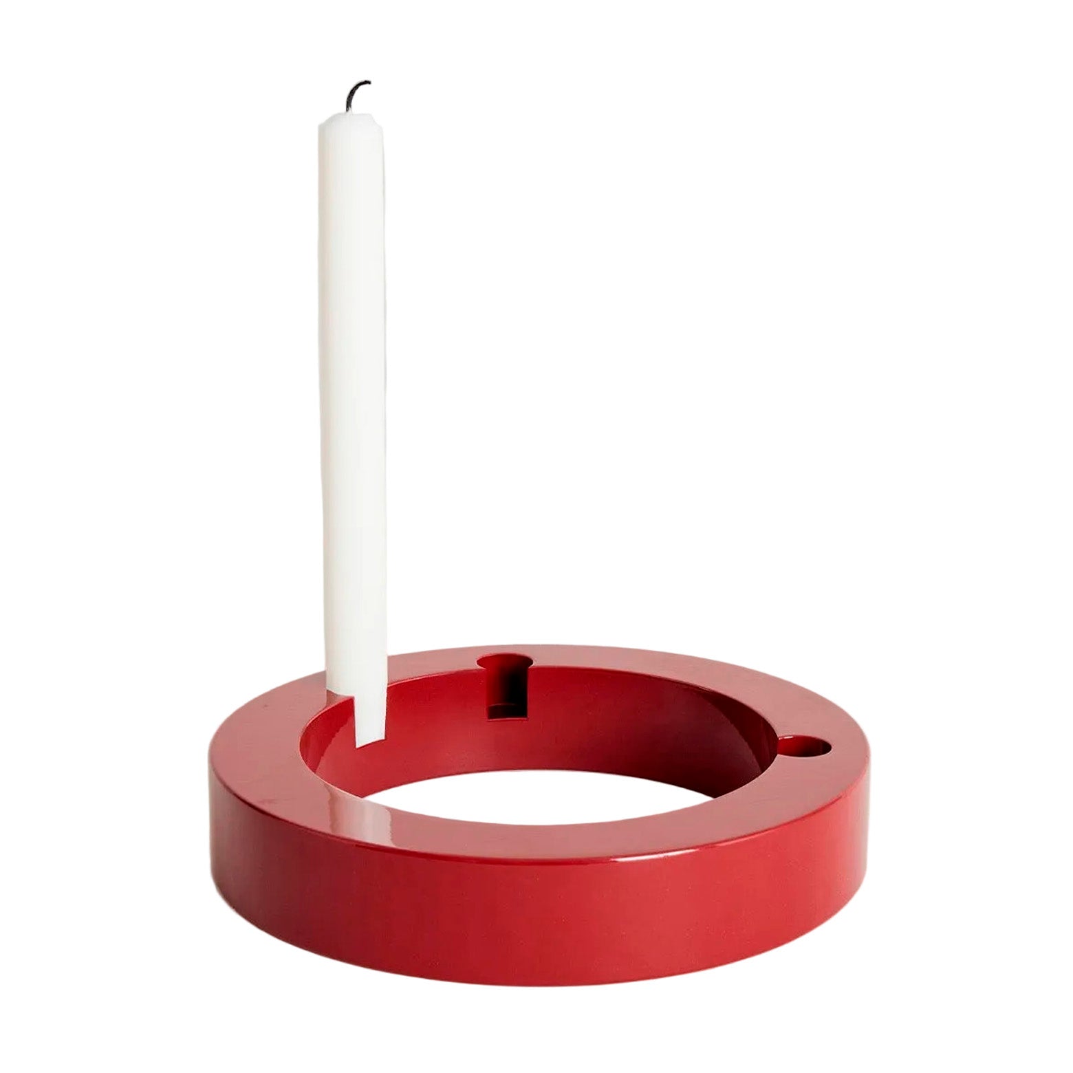 Lysestage i farven wine red med integrerede lyseholder. Our Society. 