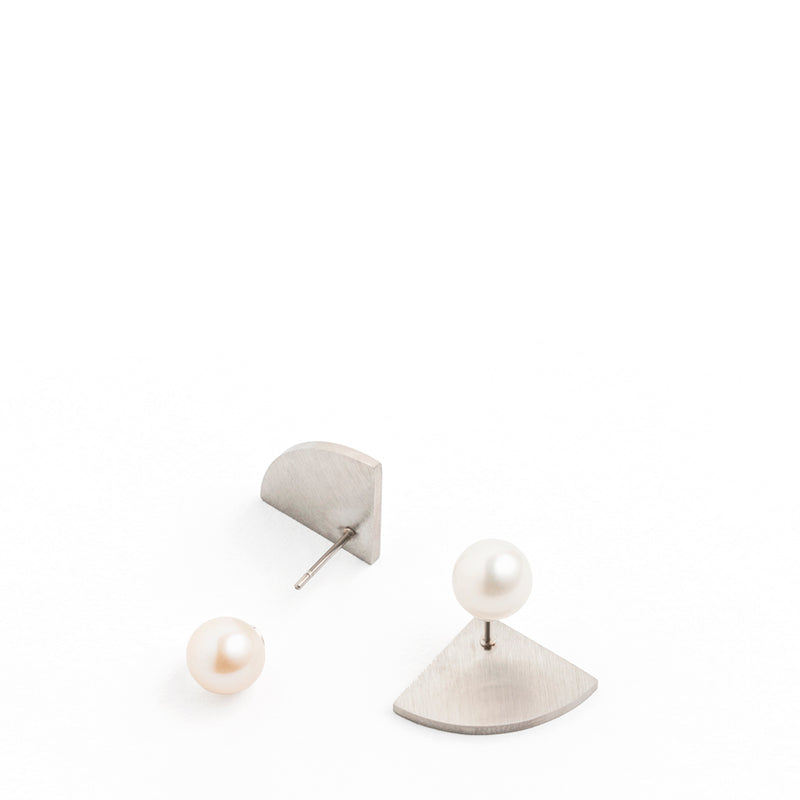 Quarter circle earring with pearl