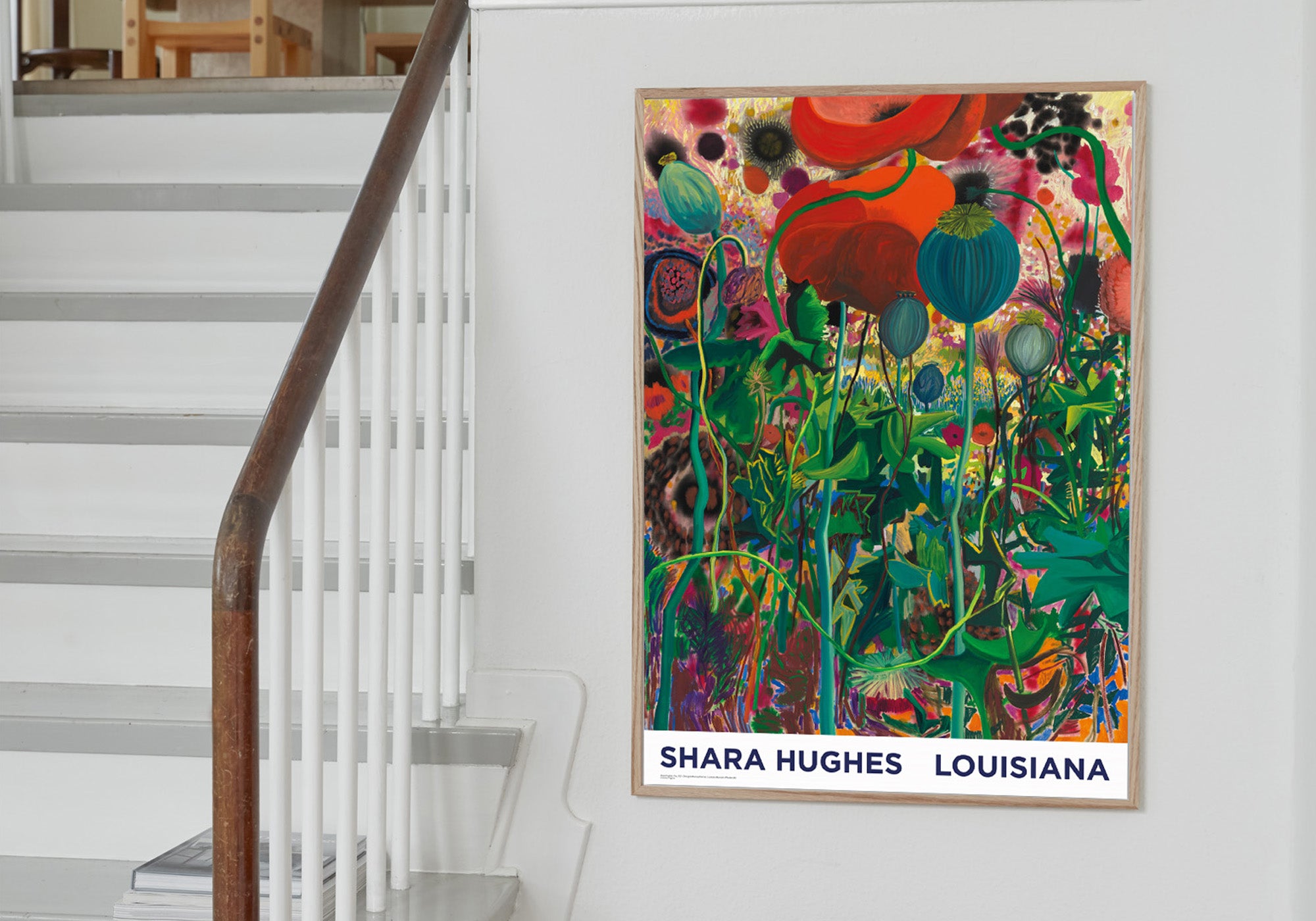 Kunstplakat i refleksfri indramning med Shara Hughes værk POP stylet i ramme på væg. Louisiana Museum of Modern Art