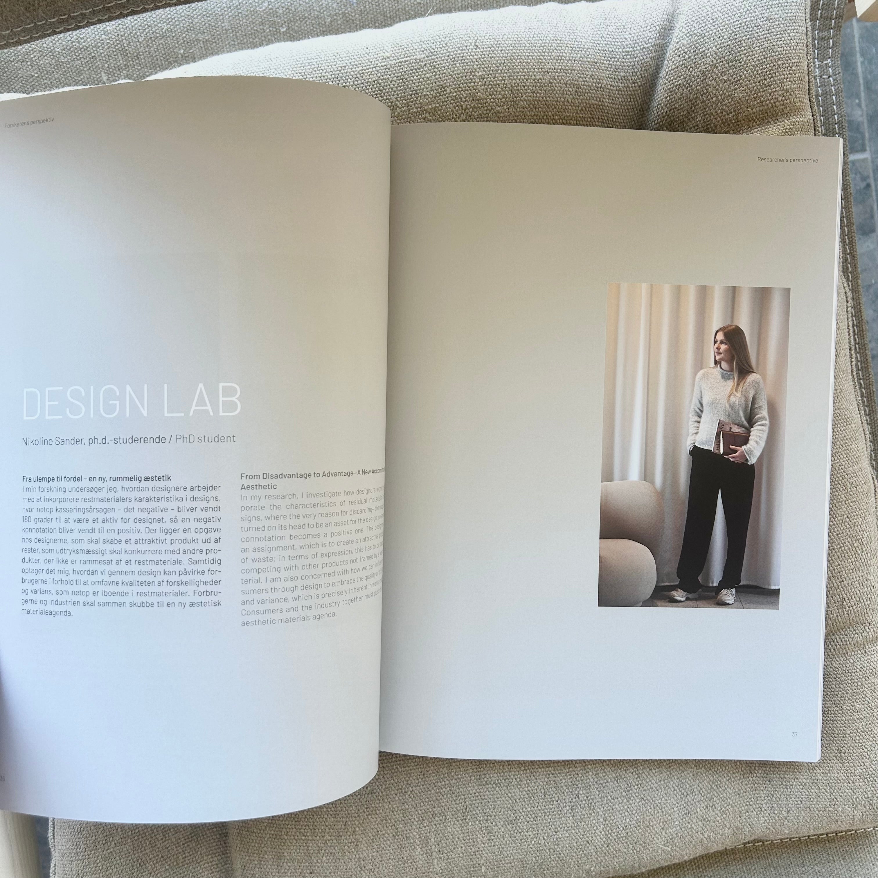 Opslået bog med billeder fra bogen Sans og Ressourcer. Udgivet af Lindhardt og Ringhof.