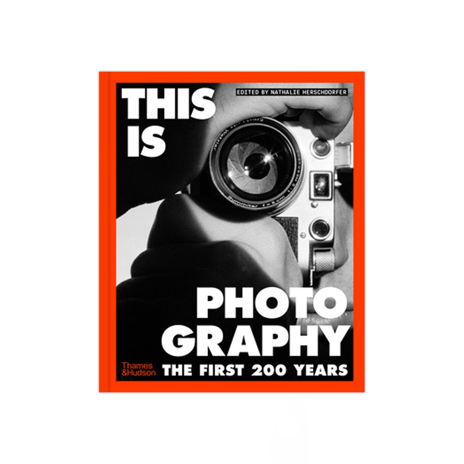 Forside af This Photography - The First 200 Years -  en omfattende bog om fotografiets 200-årige historie. 