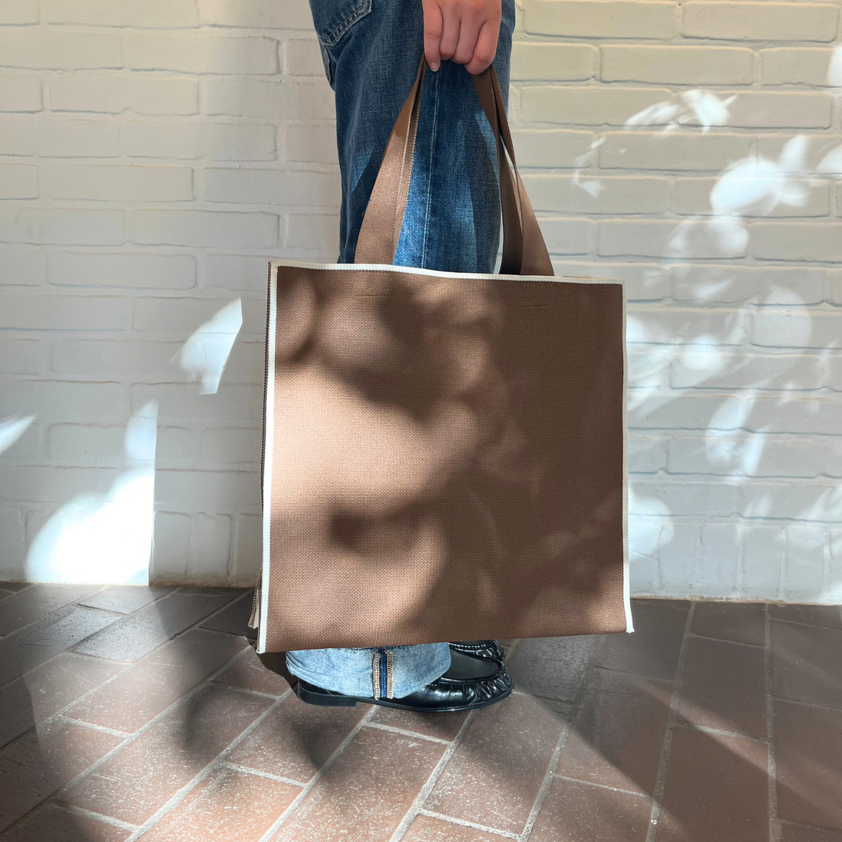 Bella Ballou Two tone bag i Brun/creme lavet i samarbejde med Louisiana Museum of Modern Art