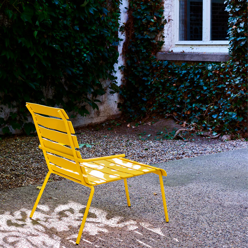 Lounge chair yellow aligned