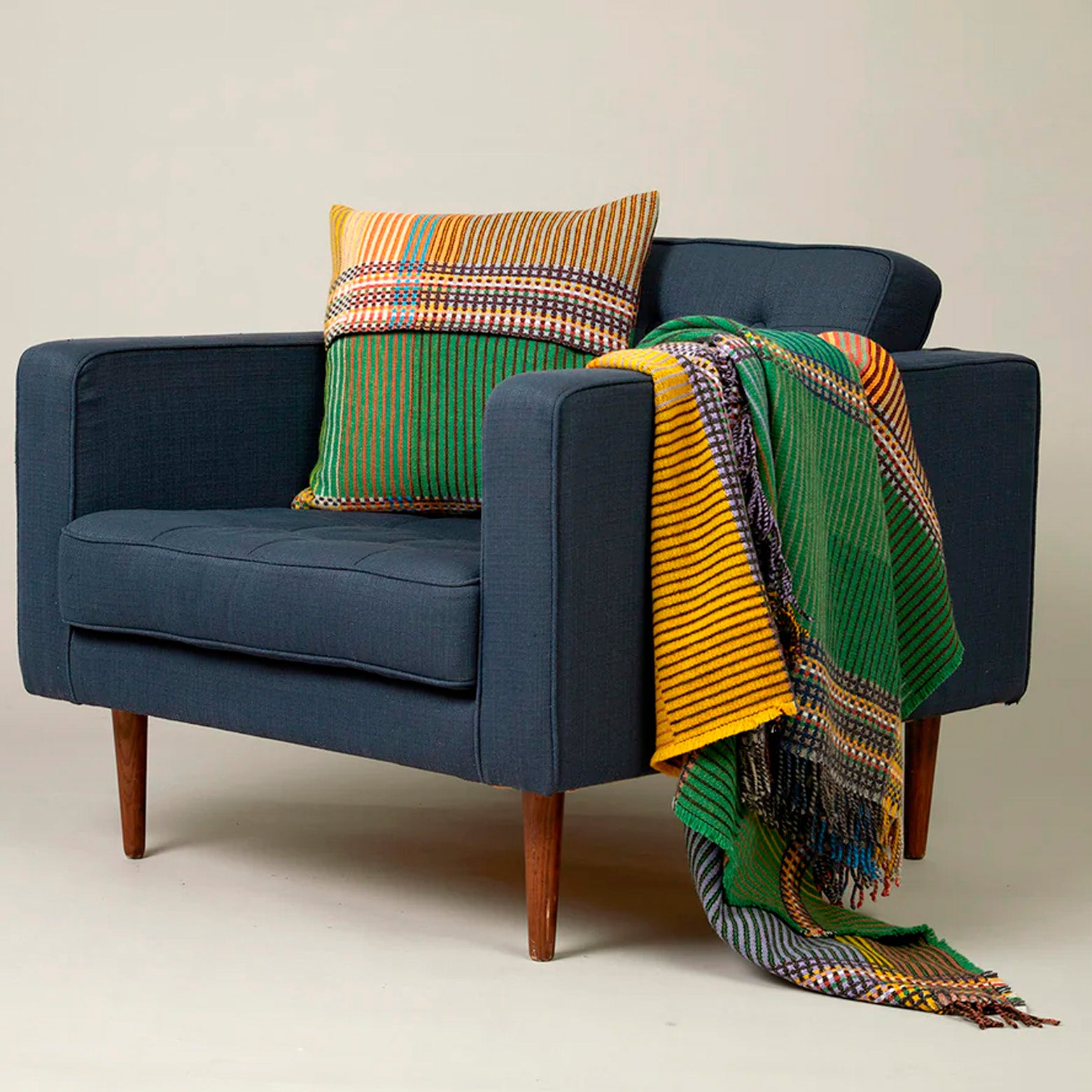 Grøn uldplaid med mønster fra Wallace & Sewell. Louisiana Museum of Moderen Art.