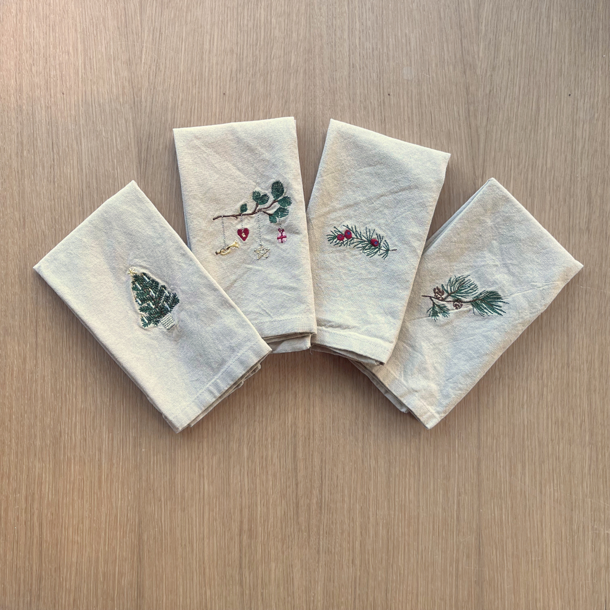 stofservicet med broderi fra Ib Laursen med julemotiv