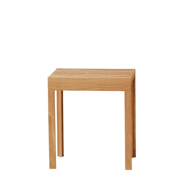 Lightweigt Stool – stool in oak