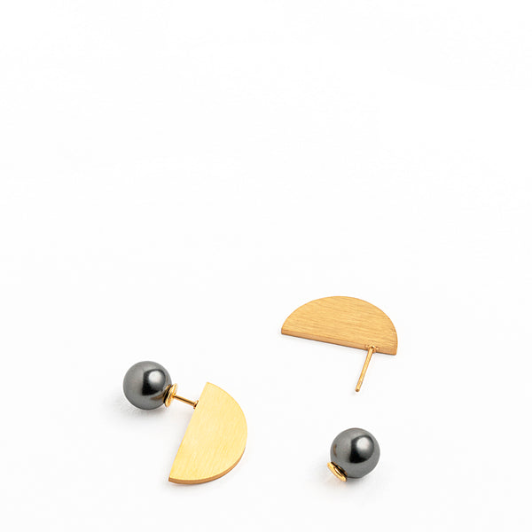 Half circle earring – gold with gray swarovski pearl
