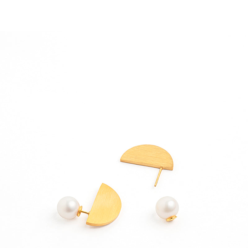Half circle earring gold with pearl