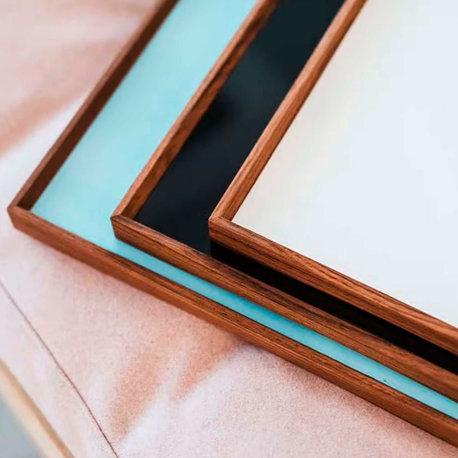 Finn Juhl – Turning Tray Small blue